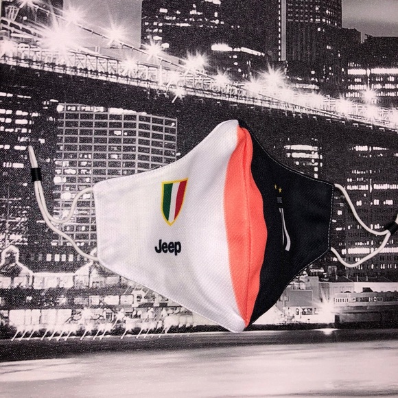 Juventus Mask - Picture 2 of 3